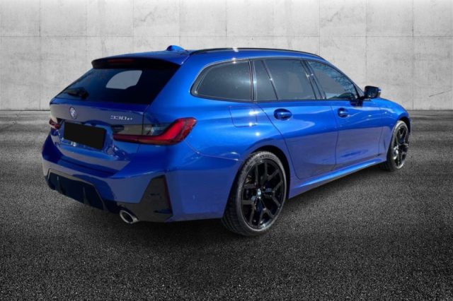 BMW 330 e xDrive Touring Msport - foto 3 di 4