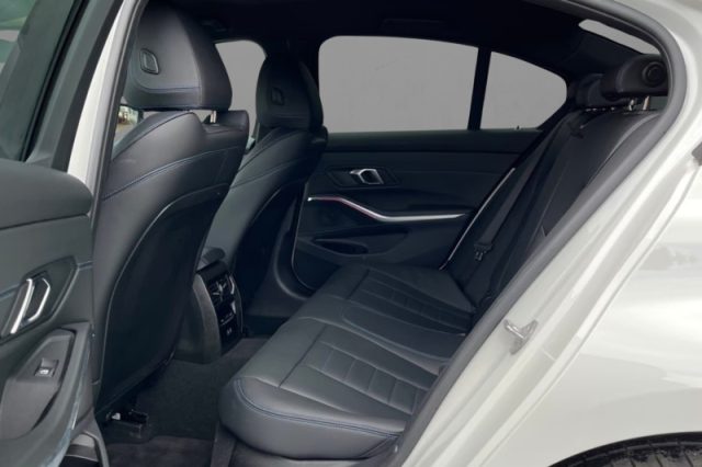 BMW 330 e xDrive Msport - foto 4 di 4