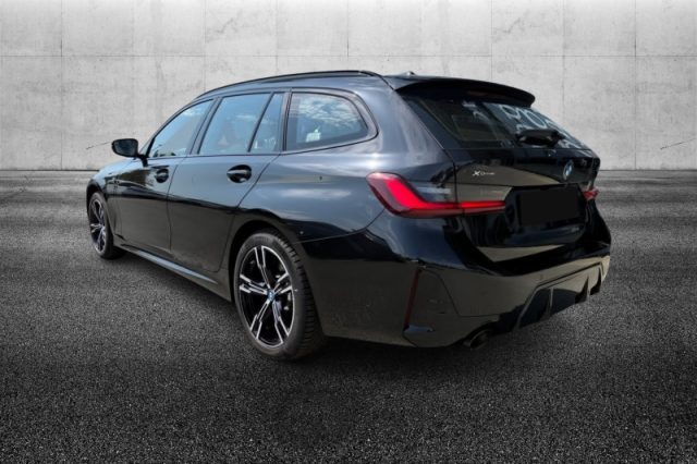 BMW 330 e xDrive Touring Msport - foto 3 di 4