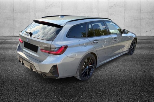BMW 330 e Touring Msport Pro - foto 2 di 4