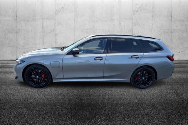 BMW 330 e Touring Msport Pro - foto 3 di 4