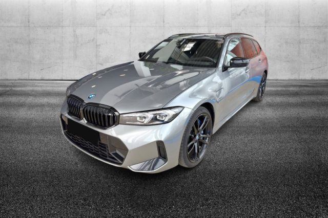 BMW 330 e xDrive Touring Msport - foto 2 di 4