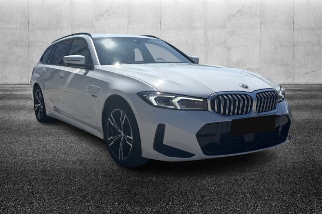 BMW 330 e Touring Msport - foto 2 di 4