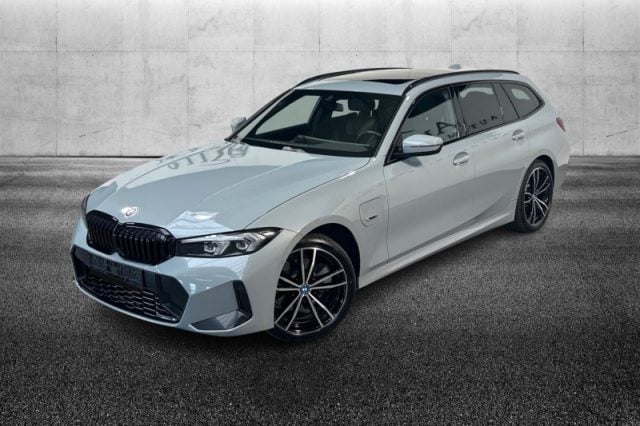 BMW 330 e Touring Msport, del 2023, 62.600 km, in vendita a Pieve Di Cento (BO)