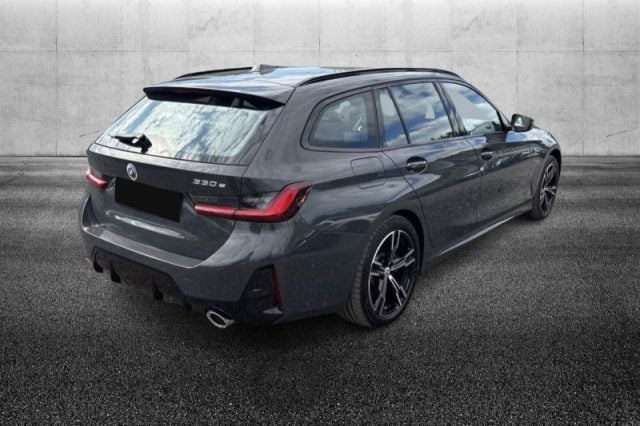 BMW 330 e xDrive Touring Msport - foto 3 di 4