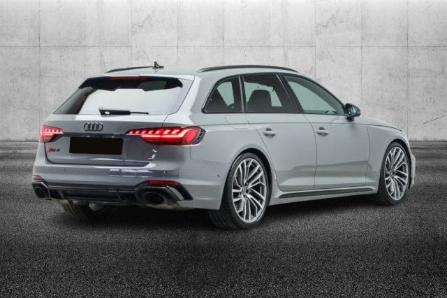 Audi RS 4 Avant - foto 2 di 4