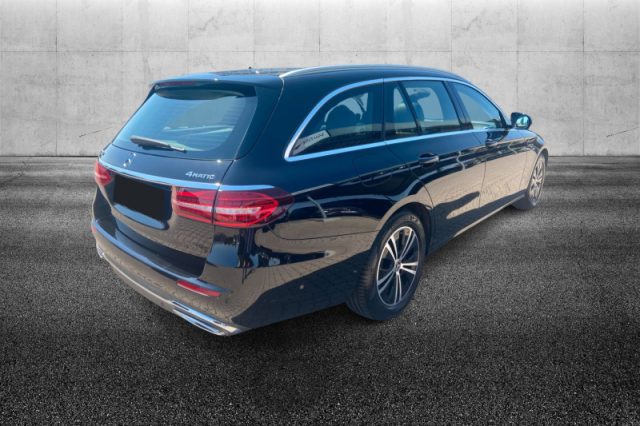 Mercedes-Benz E 220 d Mild hybrid S.W. 4Matic Auto Exclusive - foto 3 di 4