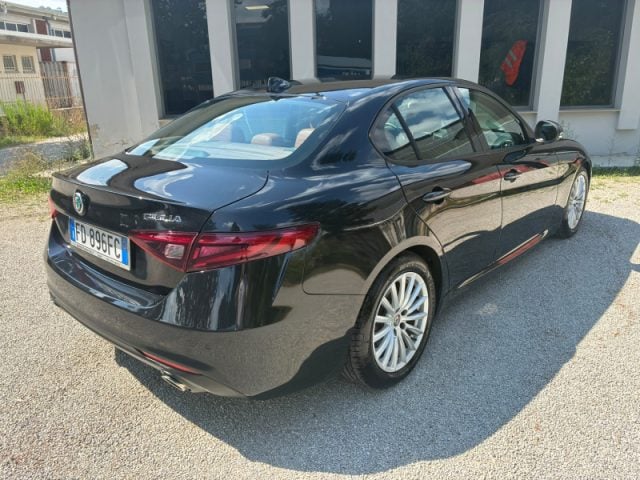 Alfa Romeo Giulia 2.2 Turbodiesel 180 CV AT8 Super - foto 2 di 4