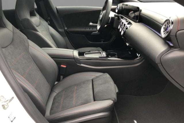 Mercedes-Benz CLA 220 d Automatic AMG Line Premium - foto 4 di 4