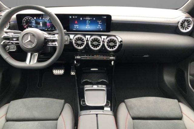 Mercedes-Benz CLA 220 d Automatic AMG Line Premium - foto 3 di 4