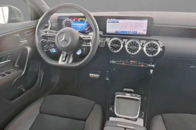 Mercedes-Benz A 35 AMG 4Matic - foto 3 di 4