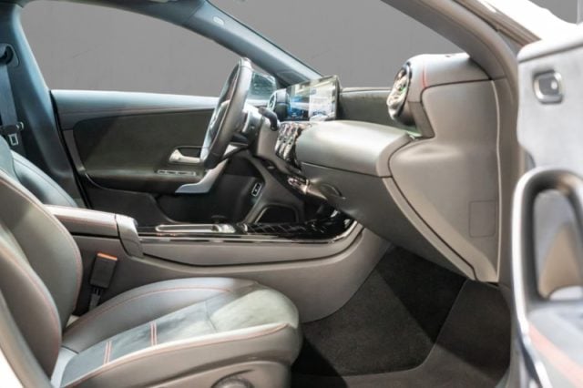 Mercedes-Benz CLA 220 d Automatic AMG Line Advanced Plus - foto 4 di 4