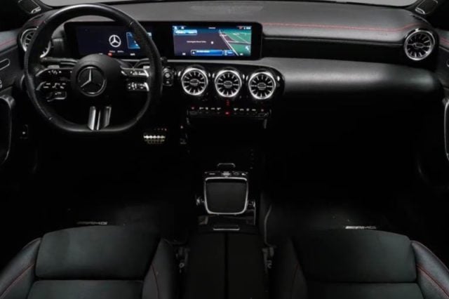 Mercedes-Benz CLA 220 d Automatic AMG Line Premium - foto 3 di 4