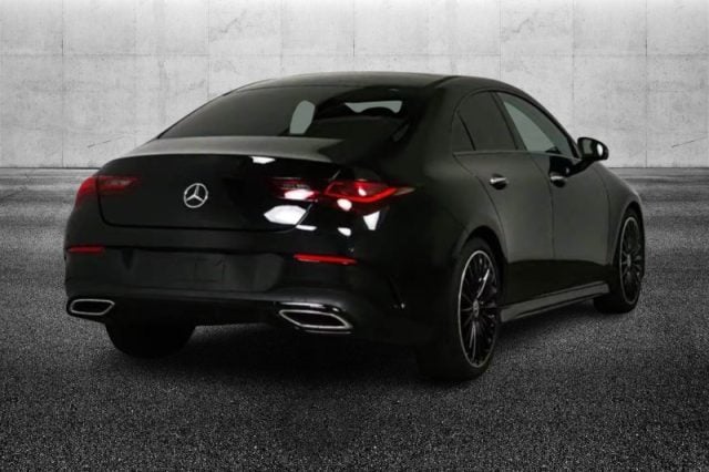Mercedes-Benz CLA 220 d Automatic AMG Line Premium - foto 2 di 4