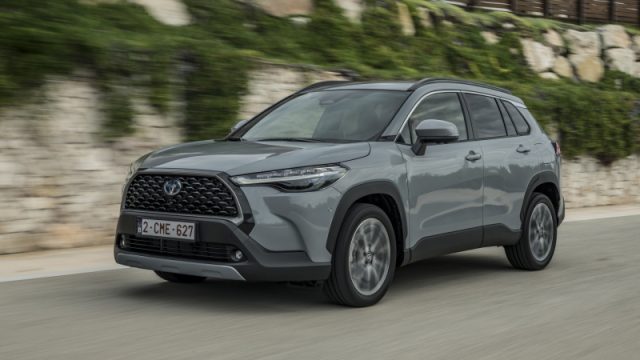 Toyota Corolla Cross 2.0 Hybrid 180 CV E-CVT Premium - foto 2 di 4