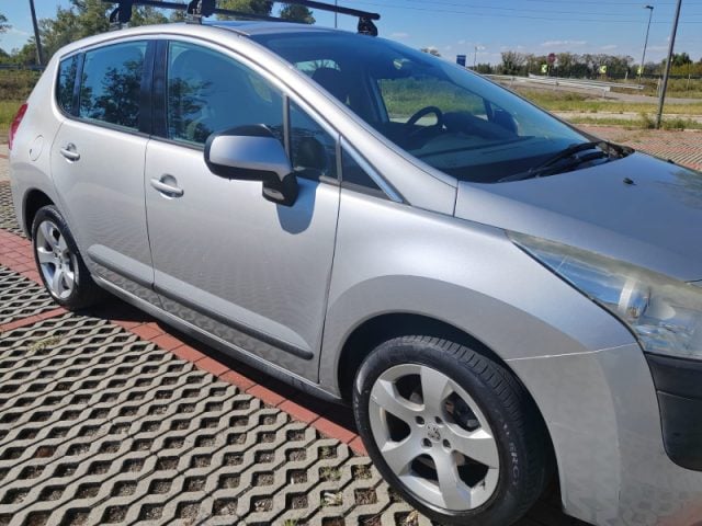 Peugeot 3008 1.6 e-HDi 115CV cambio robotizzato Stop&Start Act, del 2013, 149.500 km, in vendita a Pieve Di Cento (BO)