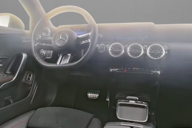 Mercedes-Benz CLA 180 Automatic AMG Line Premium - foto 4 di 4