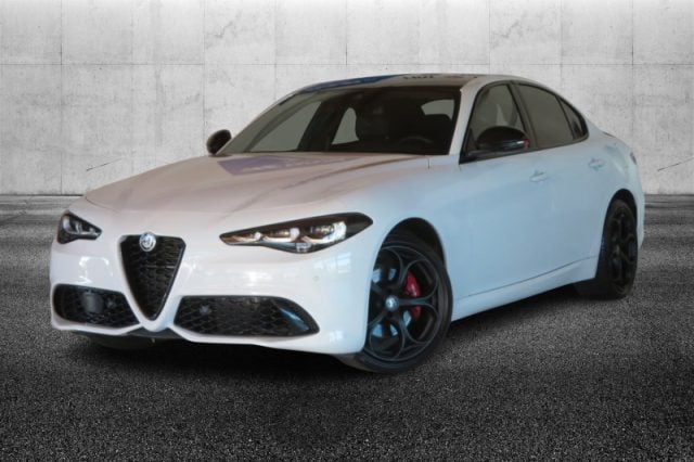 Alfa Romeo Giulia 2.0 Turbo 280 CV AT8 AWD Q4 Tributo Italiano, del 2024, 42.999 km, in vendita a Pieve Di Cento (BO)