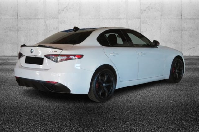 Alfa Romeo Giulia 2.0 Turbo 280 CV AT8 AWD Q4 Tributo Italiano - foto 2 di 4