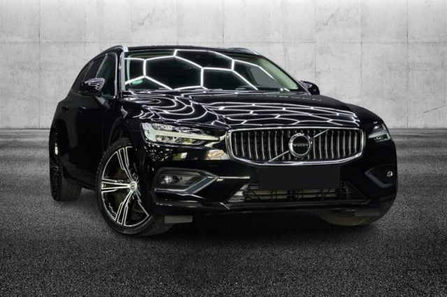 Volvo V60 B4 (d) Geartronic Inscription, del 2021, 49.999 km, in vendita a Pieve Di Cento (BO)
