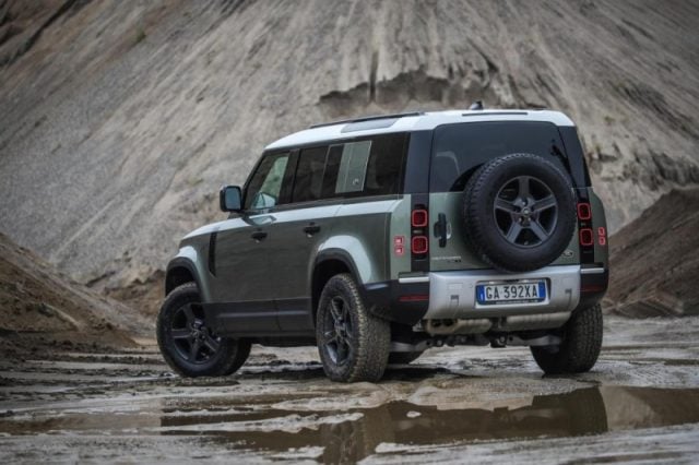 Land Rover Defender 90 3.0D I6 350 CV AWD Auto X-Dynamic SE - foto 4 di 4