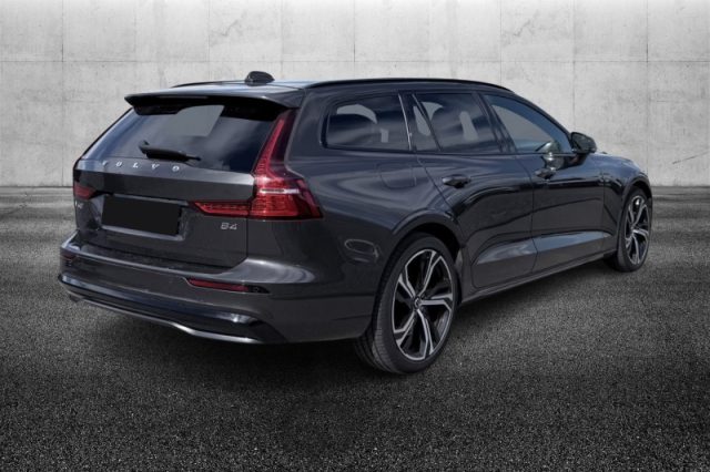 Volvo V60 B4 (d) automatico Plus Dark - foto 2 di 4