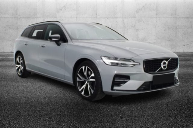 Volvo V60 B4 (d) automatico Plus Dark, del 2024, 51.600 km, in vendita a Pieve Di Cento (BO)