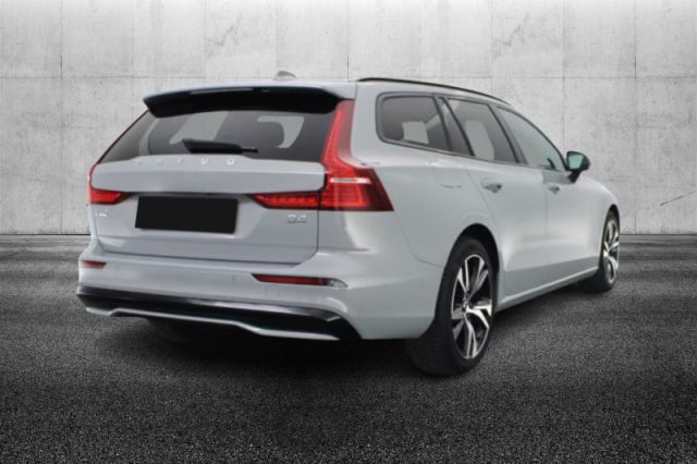 Volvo V60 B4 (d) automatico Plus Dark - foto 3 di 4