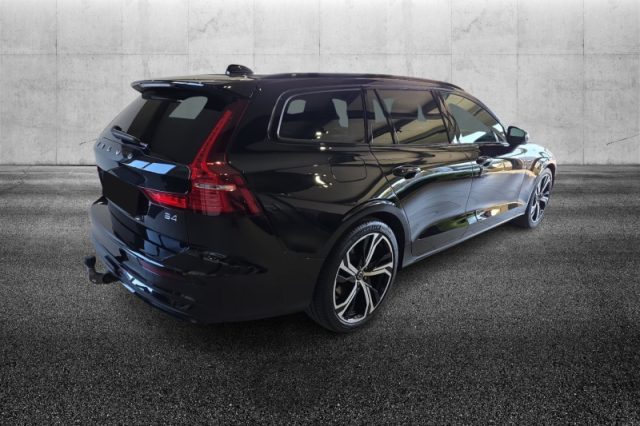 Volvo V60 B4 automatico Plus Dark - foto 3 di 4