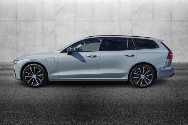 Volvo V60 T8 Plug-in Hybrid AWD automatico Plus Dark - foto 3 di 4