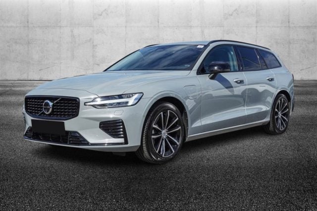 Volvo V60 T8 Plug-in Hybrid AWD automatico Plus Dark, del 2024, 25.999 km, in vendita a Pieve Di Cento (BO)