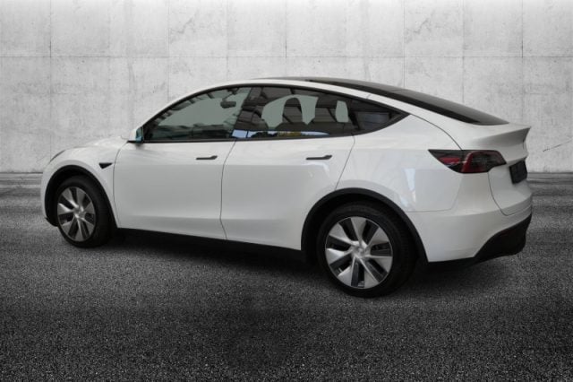 Tesla Model Y RWD - foto 4 di 4