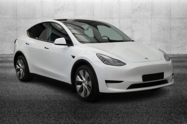 Tesla Model Y RWD - foto 2 di 4