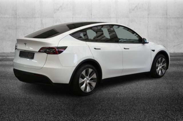 Tesla Model Y RWD - foto 3 di 4