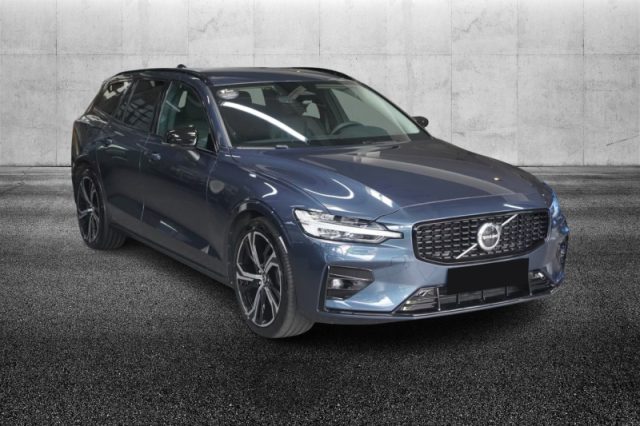 Volvo V60 B4 (d) automatico Plus Dark - foto 2 di 4