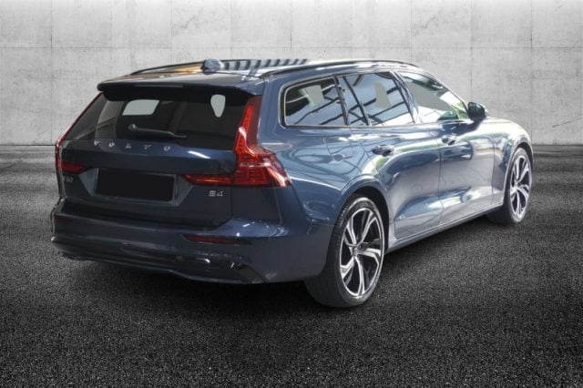 Volvo V60 B4 (d) automatico Plus Dark - foto 3 di 4