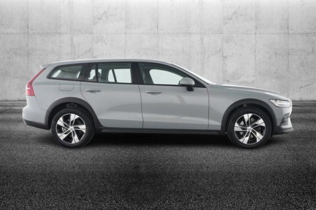 Volvo V60 Cross Country B4 (d) AWD automatico Plus - foto 4 di 4