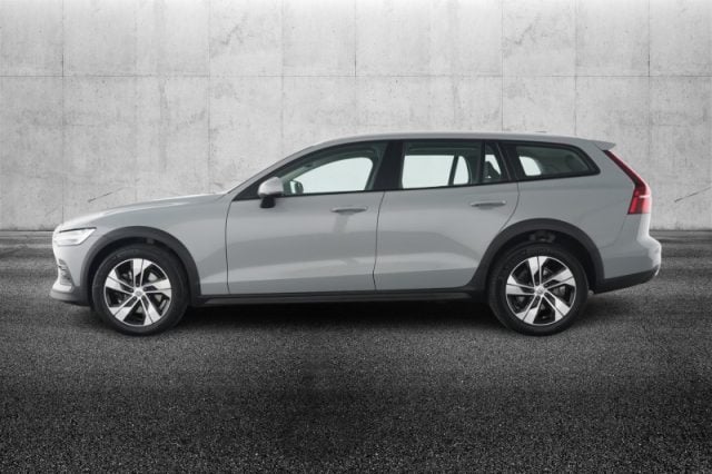 Volvo V60 Cross Country B4 (d) AWD automatico Plus - foto 3 di 4