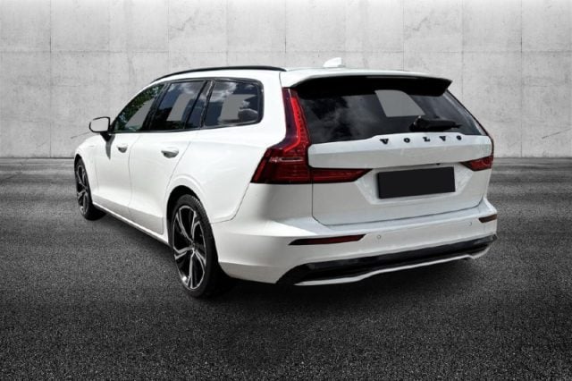 Volvo V60 T6 Recharge AWD Plug-in Hybrid aut. Plus Dark - foto 2 di 4