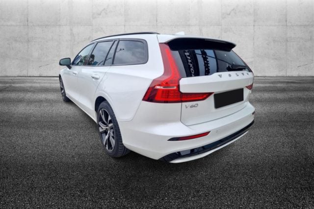 Volvo V60 B4 (d) automatico Plus Dark - foto 2 di 4