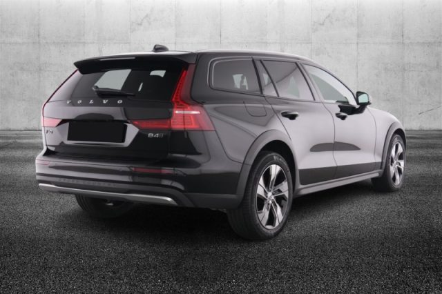Volvo V60 Cross Country B4 (d) AWD automatico Plus - foto 2 di 4