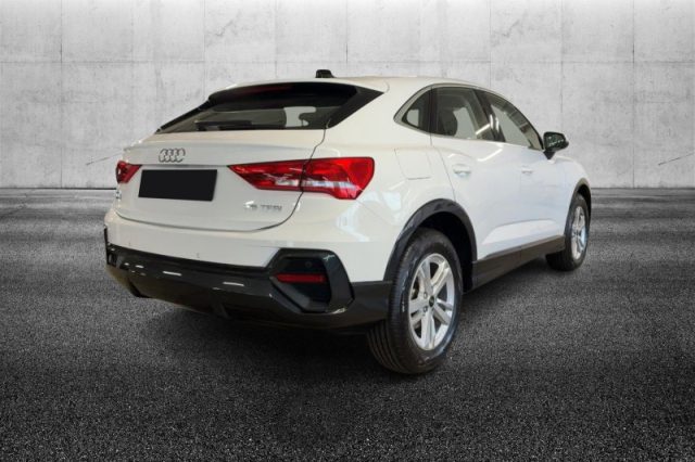 Audi Q3 SPB 35 TFSI S tronic S line edition - foto 3 di 4