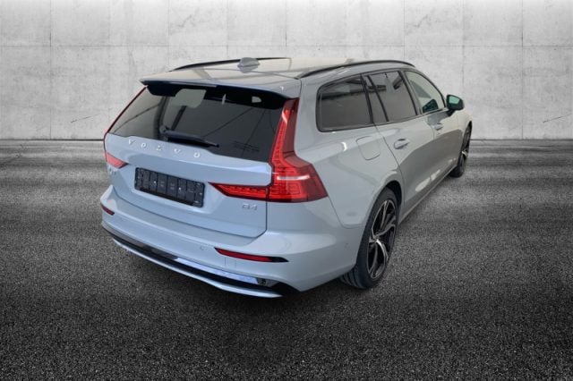 Volvo V60 B4 automatico Plus Dark - foto 3 di 4