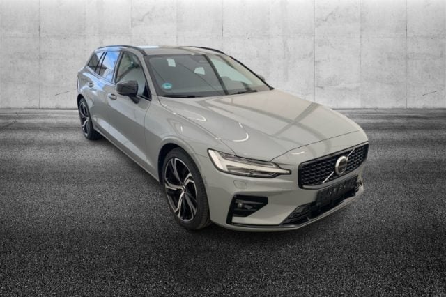Volvo V60 B4 automatico Plus Dark - foto 2 di 4