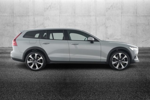 Volvo V60 Cross Country B4 (d) AWD automatico Plus - foto 4 di 4