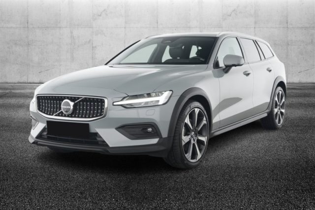 Volvo V60 Cross Country B4 (d) AWD automatico Plus, del 2024, 27.500 km, in vendita a Pieve Di Cento (BO)