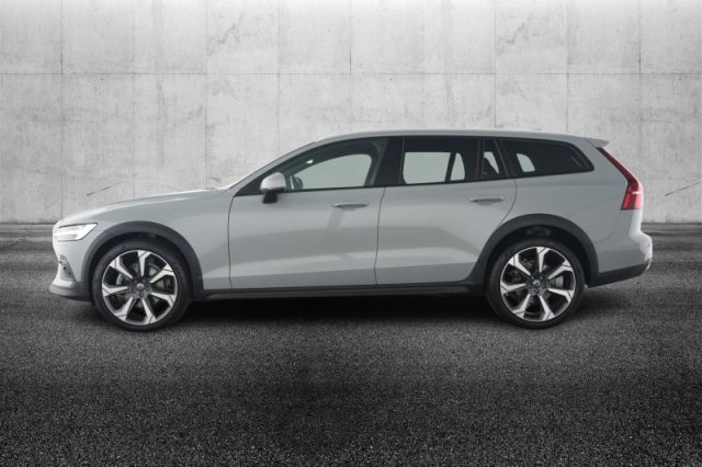 Volvo V60 Cross Country B4 (d) AWD automatico Plus - foto 3 di 4