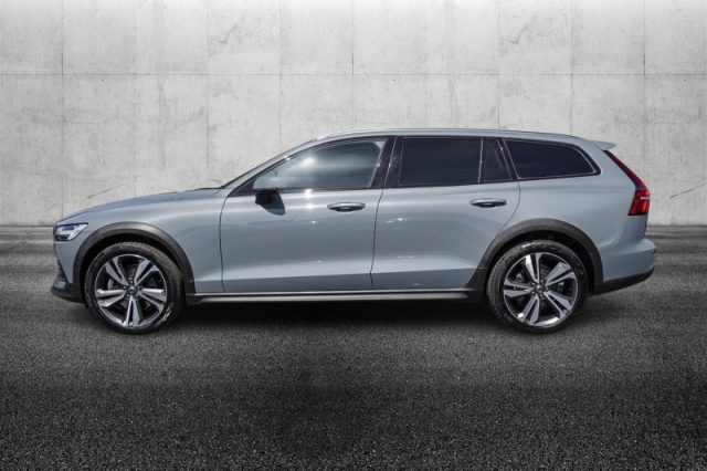 Volvo V60 Cross Country B4 (d) AWD automatico Plus - foto 3 di 4