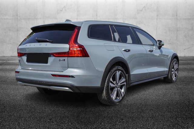 Volvo V60 Cross Country B4 (d) AWD automatico Plus - foto 2 di 4