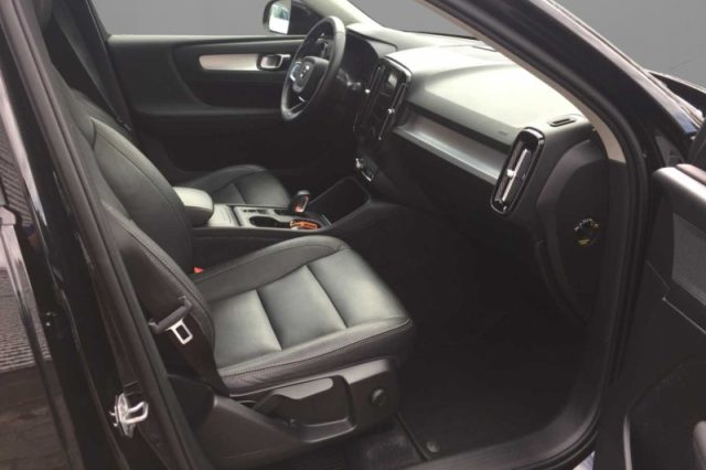 Volvo XC40 T3 Geartronic Momentum Pro - foto 3 di 4